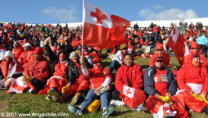 Hinchas de Tonga durante el partido de Tonga vs Canadá en el mundial de rugby