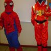 En búsqueda del disfraz perfecto Disfraz de Spiderman y de un Power Ranger Rojo