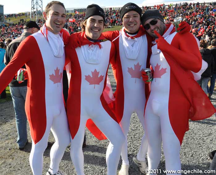 Hinchas en trajes especiales apoyando a Canada en el mundial de rugby en Nueva Zelandia 2011