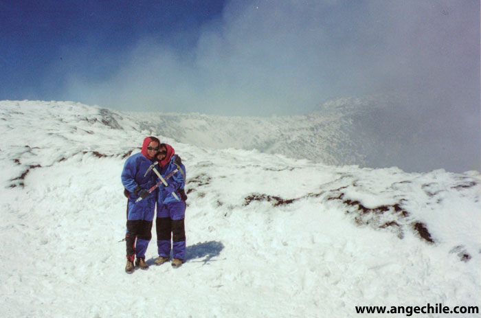 En la cima del Volcán Villarrica al lado del cráter