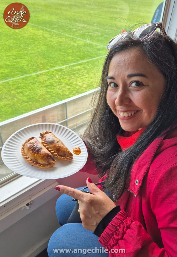 Unas empanadas argentinas que Ange Chile encontró en Birkenhead United AFC en Auckland, Nueva Zelanda.